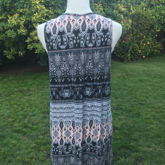 ❌SOLD!❌ Lavish Paisley Dress Size 1X - Picture 2 of 5